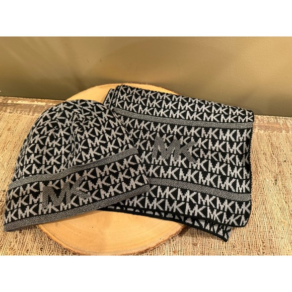Michael Kors‎ 2 Piece Set SCARF, HAT Silver Lg Mk Logo Silver Black & Gray New - Picture 3 of 10